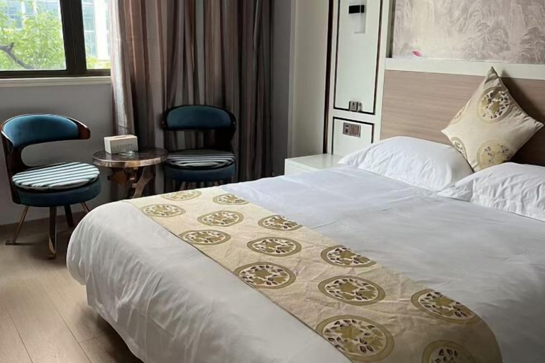 Bedroom 3, Youth Holiday Hotel, Ningde