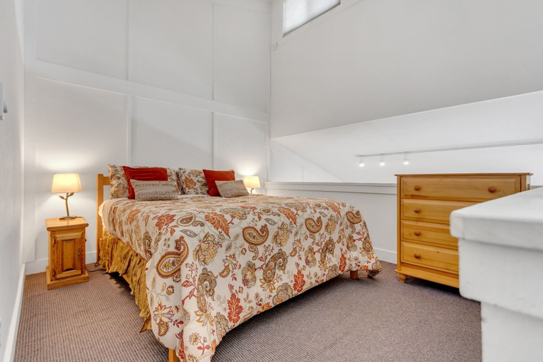 Room 2, Bear Valley Condos by RedAwning, Alpine