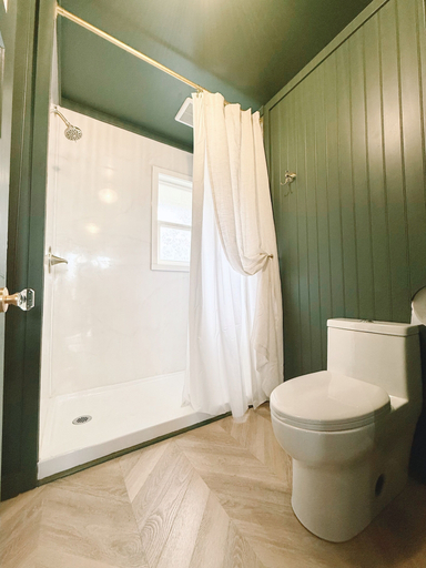 Bathroom 4, The Florentine Waterfront Hotel, Lane