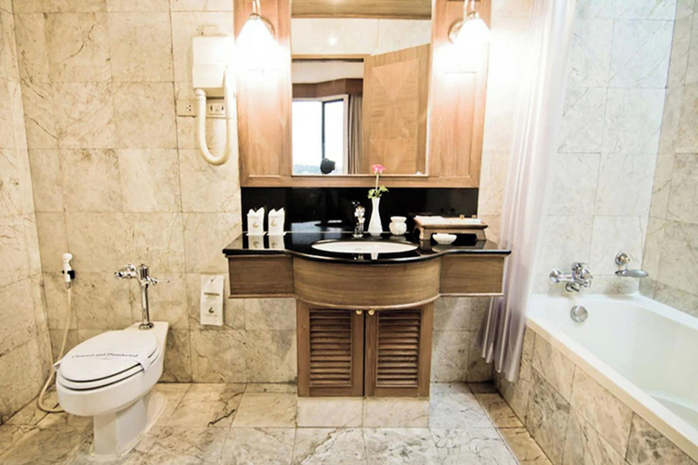 Bathroom 4, Laithong Hotel Ubon Ratchathani, Muang Ubon Ratchatani