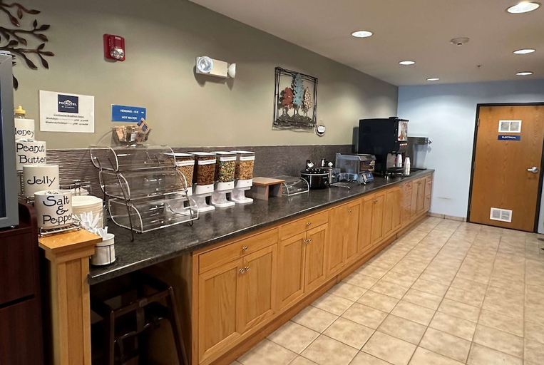 Food & Drinks 5, Microtel Inn & Suites By Wyndham Tomah, Monroe