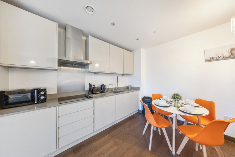 Private kitchen 3, 2-bed Flat, Sleeps 4 - Parking & Wheelchair Access, Kent