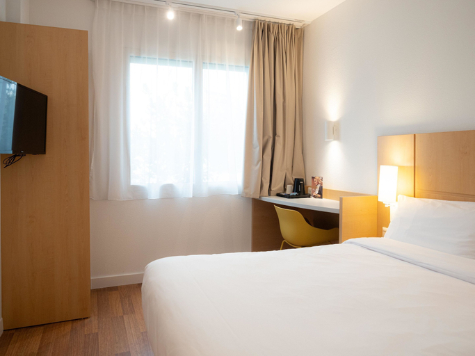 Bedroom 1, B&B HOTEL Kielce Centrum, Kielce City