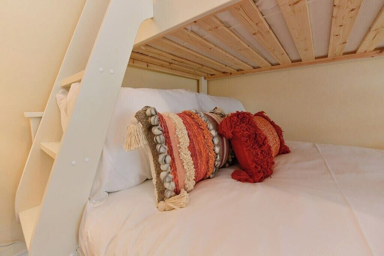 Bedroom 3, Just Stay Wales - Castle Square Cottage, Swansea