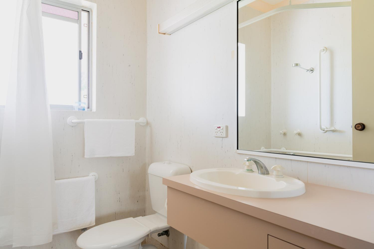 Bathroom 3, Tarcutta Retreat, Wagga Wagga - Pt B