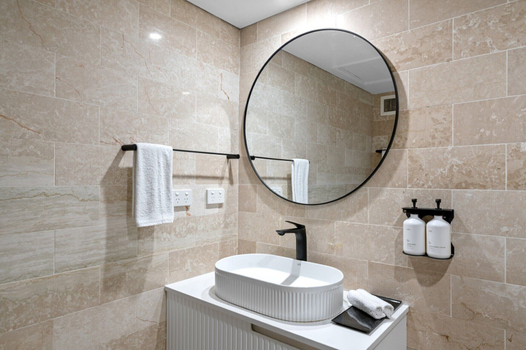 Bathroom 5, Silkari Mirage Newport, Pittwater