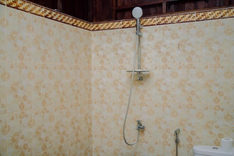 Bathroom 4, RedDoorz @ Villa Bukit Senyum Lombok, Lombok