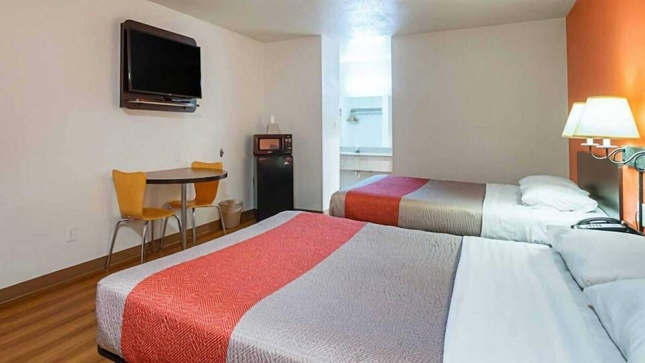 Bedroom 3, Motel 6 Safford, AZ, Graham