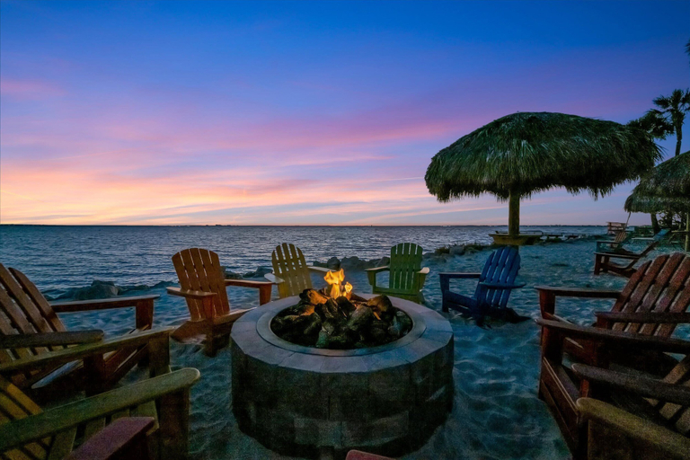 Room 1, Waterfront Resort Condo & Balcony Heated Pool, Hillsborough