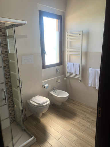 Bathroom 5, Hotel La Bergamina, Monza and Brianza