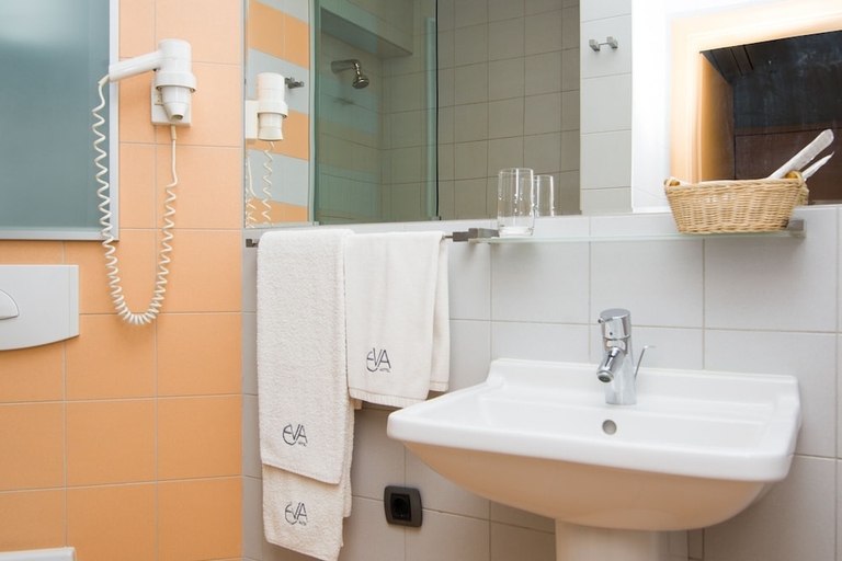 Bathroom 3, Hotel Eva, Perm' gorsovet