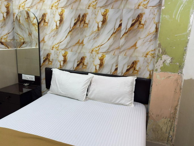 Room 5, Hotel Sunroop, Mumbai Suburban