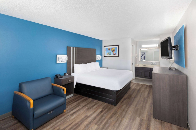 Bedroom 3, Baymont by Wyndham Selma, Dallas