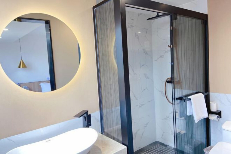 Bathroom 4, Super 8 Hotel Premier (Xiamen Railway Station), Xiamen