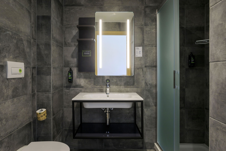 Bathroom 4, B&B Hotel Catania City Center, Catania