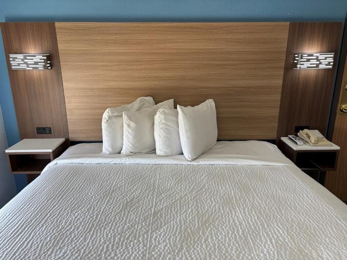 Room 2, Jacksonville Inn & Suites, Morgan