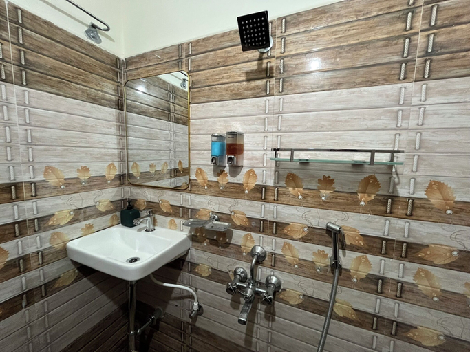 Bathroom 2, Premium 2BHK• Clean & Central • Walk to IT Hub, Hyderabad