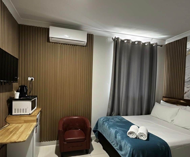 Bedroom 3, Perth City Motel, Perth