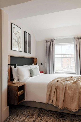 Bedroom 2, The Leeson Inn, Dublin