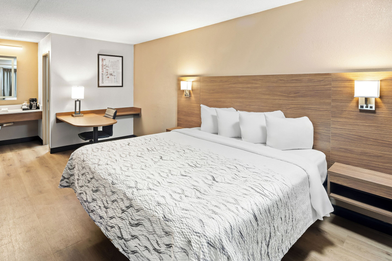 Bedroom 3, Red Roof Inn PLUS+ Columbus-Ohio State University OSU, Franklin