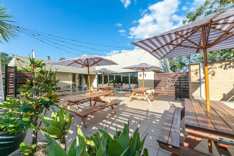 Others 5, Tahmoor Inn, Wollondilly