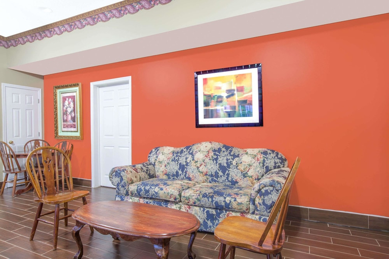 Public Area, Super 8 by Wyndham Talladega AL, Talladega