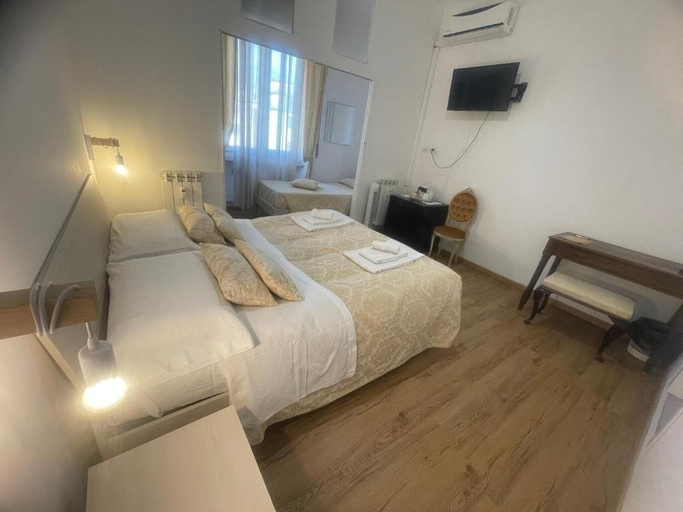 Room 5, Cavour16, Genova