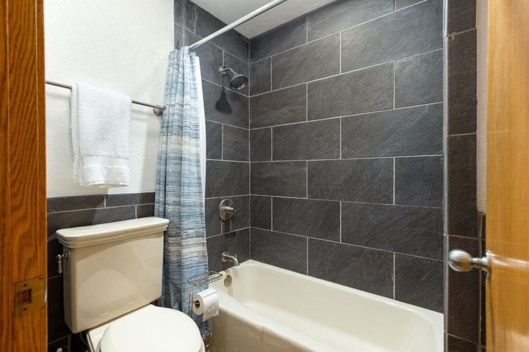 Bathroom 2, Keystone Ski Resort CO - Slopeside Lodging, Summit
