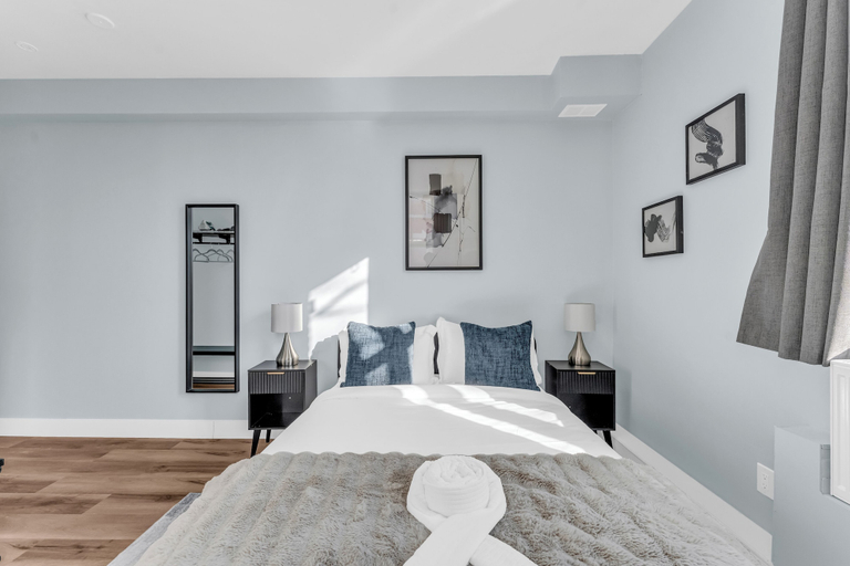 Room 2, GUESTIC at Queen West, Toronto