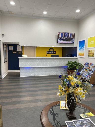 Public Area 3, Days Inn & Suites by Wyndham Mobile, Mobile