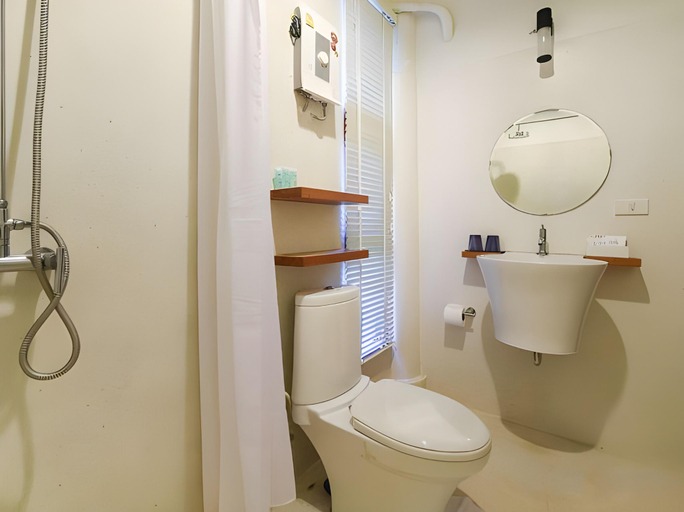 Bathroom, The Blue Sky Resort Ranong, Muang Ranong
