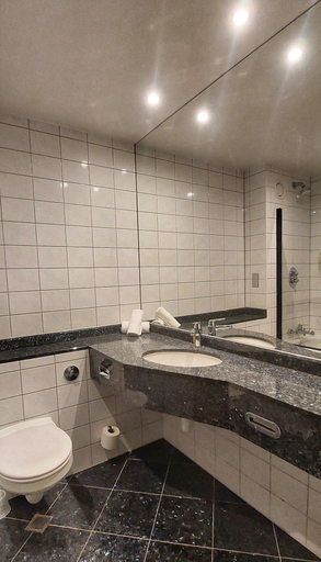 Bathroom 3, B&B Hotel London Heathrow, Slough