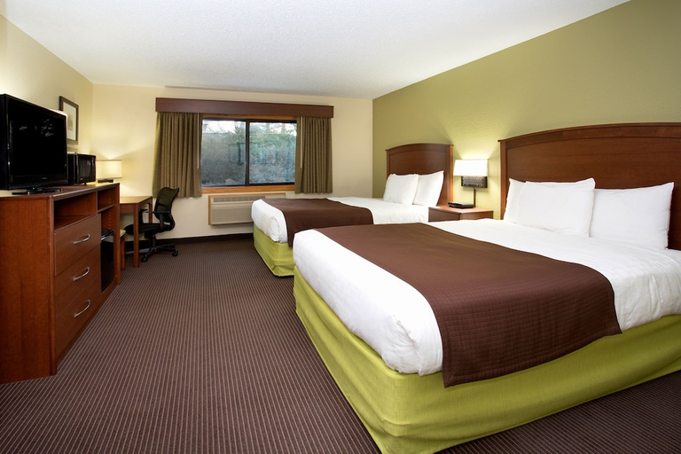 Bedroom 2, Cobblestone Hotel & Suites – Wisconsin Rapids, Wood