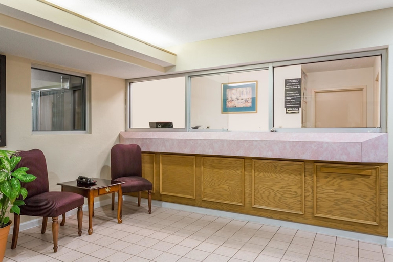 Public Area, Super 8 by Wyndham Stafford, Stafford