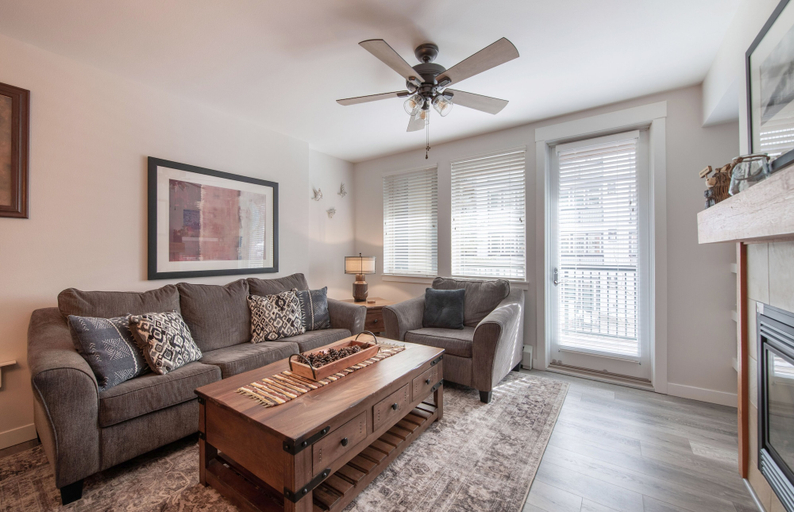 Living area 5, Winter Park Resort Lodging - Fraser Crossing Condos, Grand