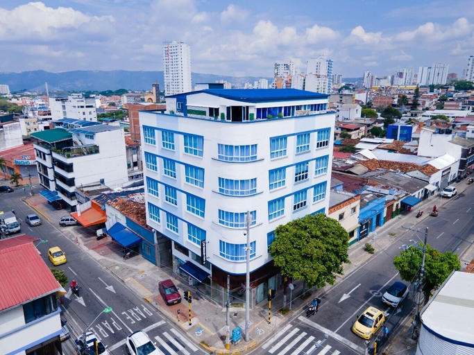 Exterior & Views