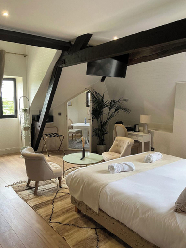 Bedroom 2, Chateau Camiac, Gironde