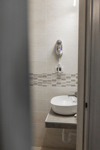 Bathroom 4, Hotel Continental, Torino