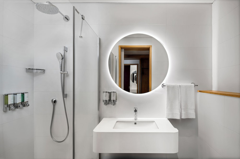 Bathroom 3, Hampton by Hilton Istanbul Sirkeci, Fatih