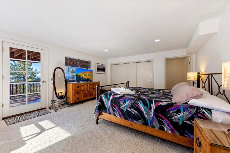 Room 2, 4192 Saddle Road 5 Bedroom Home by RedAwning, El Dorado
