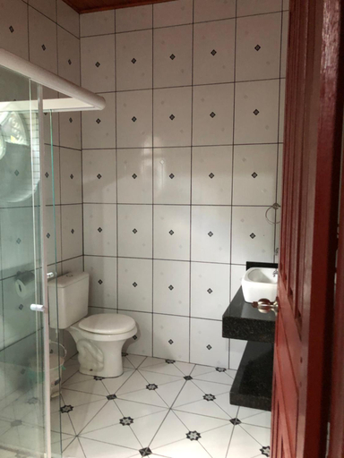 Bathroom, Pousada Pineiro, Parati