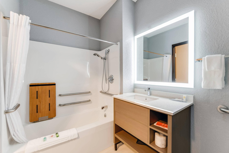Bathroom 4, Comfort Inn & Suites Weston - Wausau, Marathon