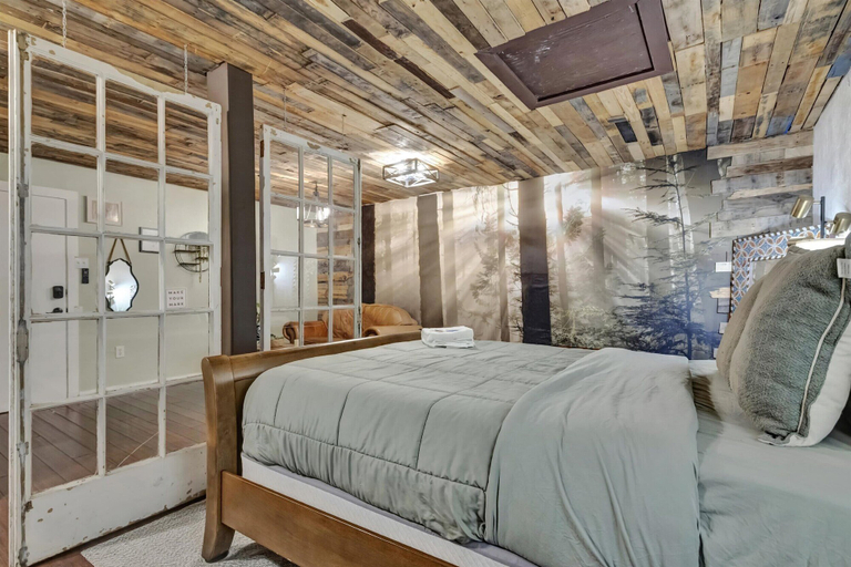 Room 5, Swann Ave House 4B 3B Sleeps 10 Near Hyde Park, Hillsborough