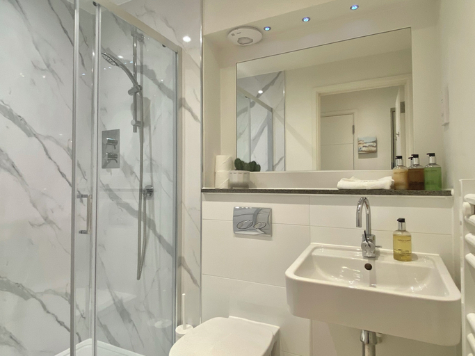Bathroom, Your Space Apartments - Cambridge Place, Cambridgeshire