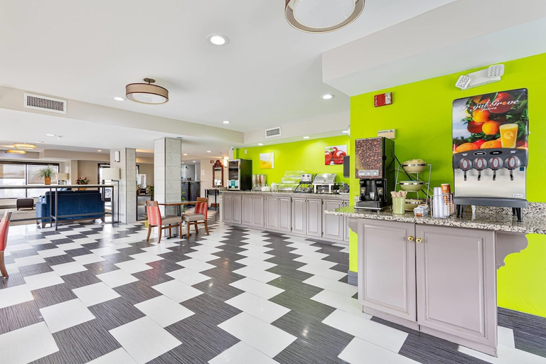 Food & Drinks 5, Quality Inn Edmund Pettus Bridge Area, Dallas