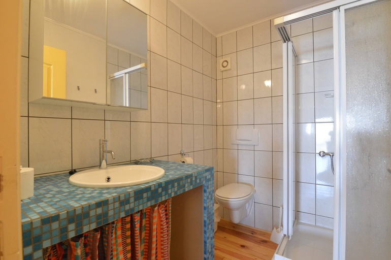 Bathroom, Apartment in Halenfeld-amel With Terrace, Liège