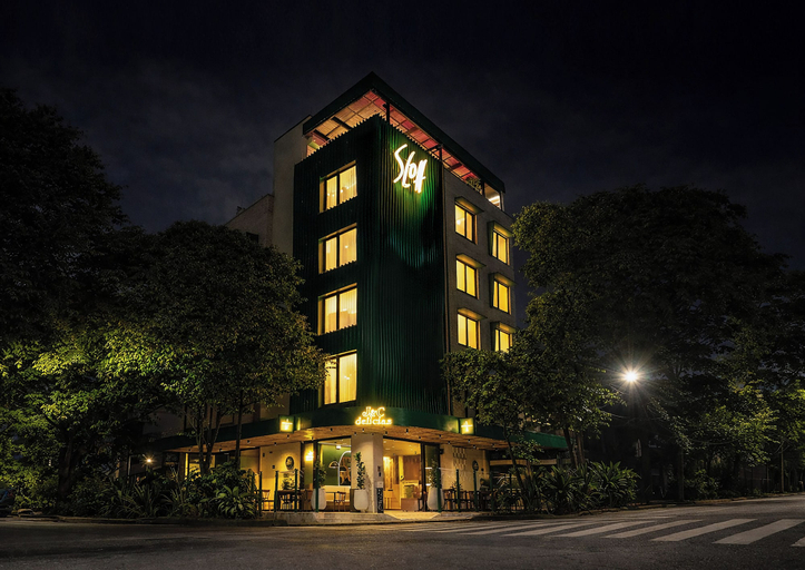 Exterior & Views