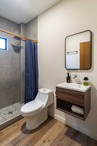 Bathroom 4, Lora Loca Inn, Chiltiupán