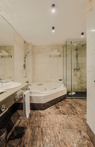 Bathroom 5, Rafaelhoteles Atocha, Madrid