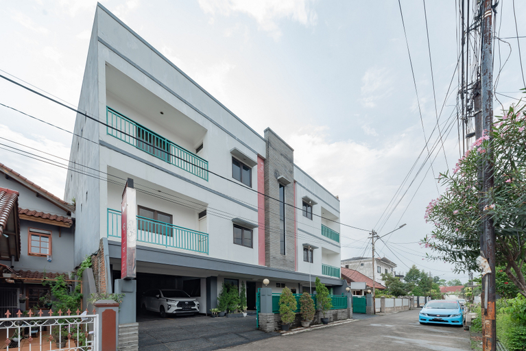 Exterior & Views 2, RedDoorz Plus @ Buah Batu, Bandung